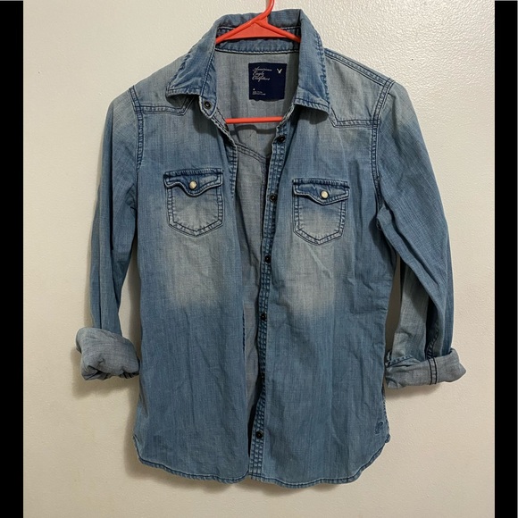 American Eagle Outfitters Tops - AEO denim button down shirt